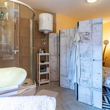 Good Vibes House * Cres