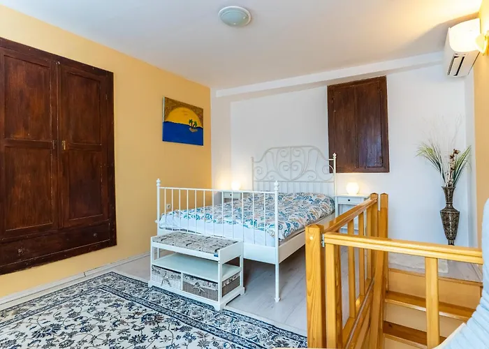 Good Vibes House Cres